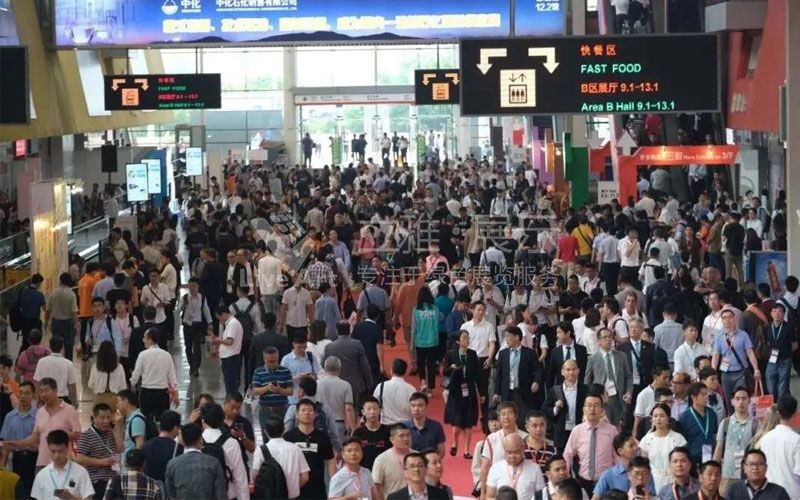 開展第一天觀眾現(xiàn)場(chǎng)圖